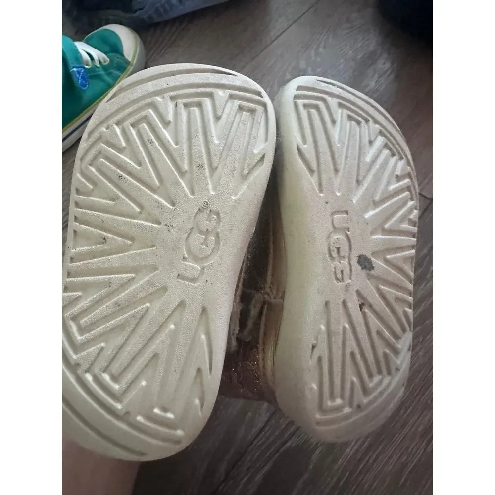 Uggs gold glitter baby boots warm fur lined‎ 4/5
